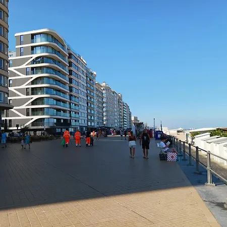 Louis Vlak Bij De Zee Oostende